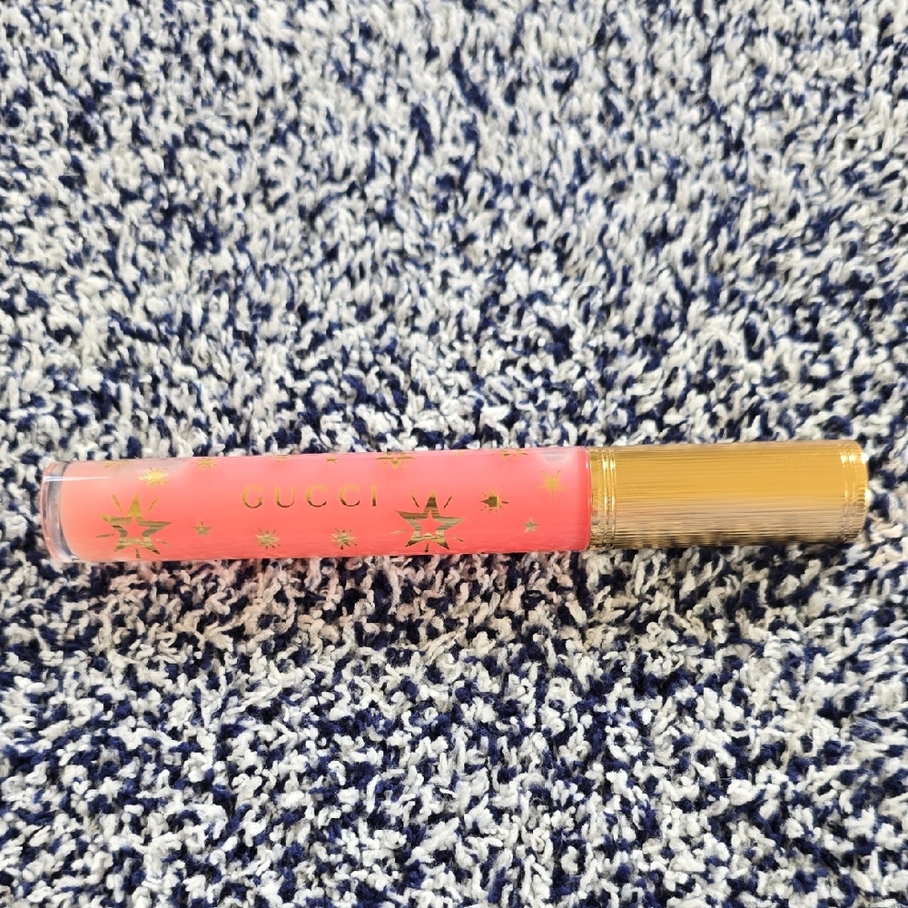 Gucci Hydrating Plumping Lip Gloss- "Bertha Pink" - Picture 3 of 5